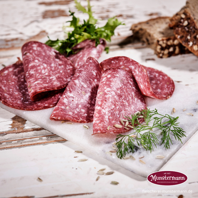 Salami mit Fenchel aufgeschnitten