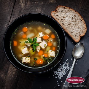 Suppe mit Brühe und Hühnchen