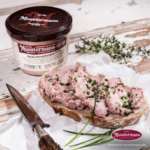 Pastete von der Heidschnucke auf einem Brot