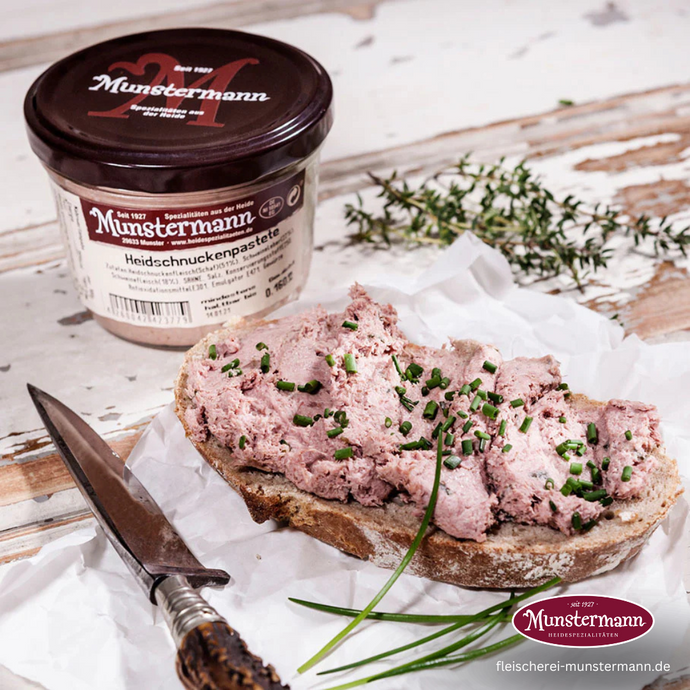 Pastete von der Heidschnucke auf einem Brot