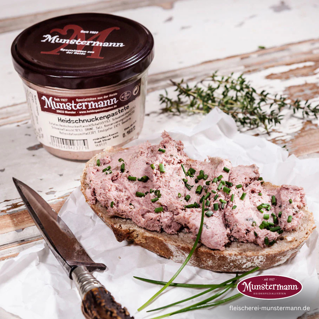 Pastete von der Heidschnucke auf einem Brot